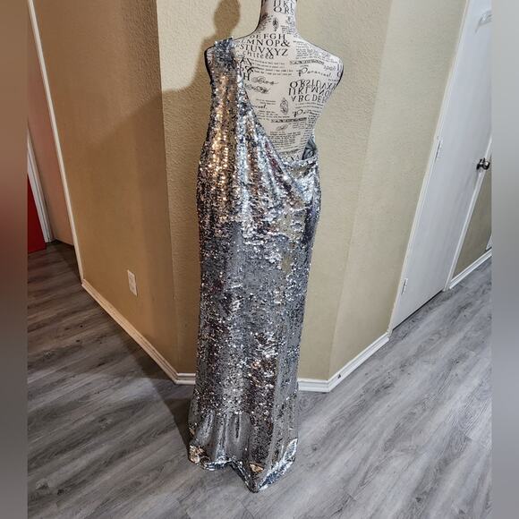 Anthropologie x Maeve One Off The Shoulder Silver Sequin Trumpet Dress Size XL - Picture 7 of 16